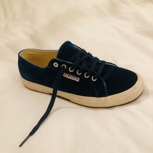 Blue velvet Superga sneaker
